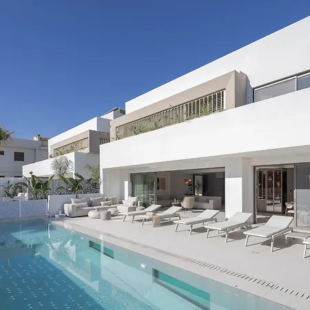 Laxa - Seaside, Elevated Retreat By Etouri *